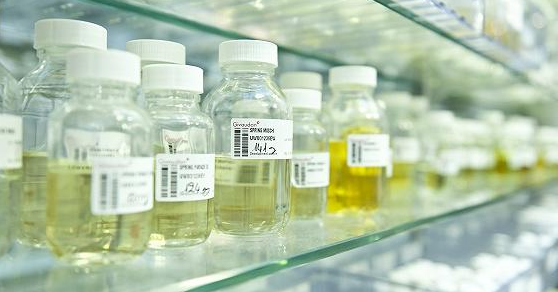 化(huà)妝品中的(de)成分(fēn)和(hé)原料有(yǒu)什(shén)麽不(bù)一(yī)樣？